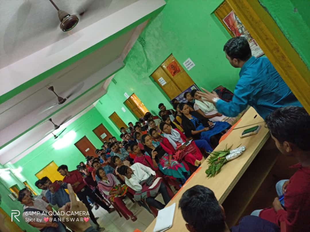 ABVPBanga's tweet photo. #সমৃদ্ধ_পশ্চিমবঙ্গ_নির্মাণ
#১০০_শতাংশ_ভোটদান
#ABVPParaUnit
অখিল ভারতীয় বিদ্যার্থী পরিষদের পাড়া নগর ইউনিটের পক্ষ থেকে ভোটার জনজাগরণ কে কেন্দ্র করে ছাত্র সম্মেলন অনুষ্ঠিত হলো
#ABVPPurulia
Akhil Bharatiya Vidyarthi Parishad (ABVP)
#ছাত্রযুবদেরহুংকার_পশ্চিমবঙ্গবাঁচানোরঅঙ্গীকার https://t.co/oDvxuhCpqI