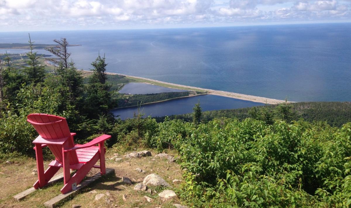 Due to the uncertainty of the COVID-19 pandemic, the 2021 Hiking Summit originally planned for this June has been postponed by one year and will take place in Chéticamp June 3-5, 2022. The dedicated volunteers of the Hiking Summit Committee can’t wait to see you in 2022! #HikeNS