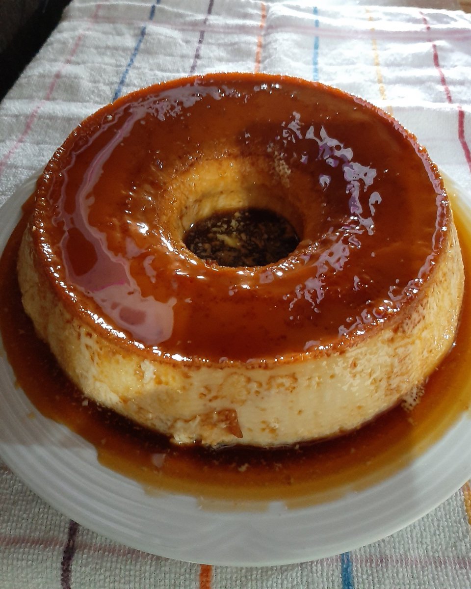 MarysSonia's tweet image. Eu fiz uma obra de arte....#HoradaSobremesa #YumiYumi #PudimdeLeite 🍮💪