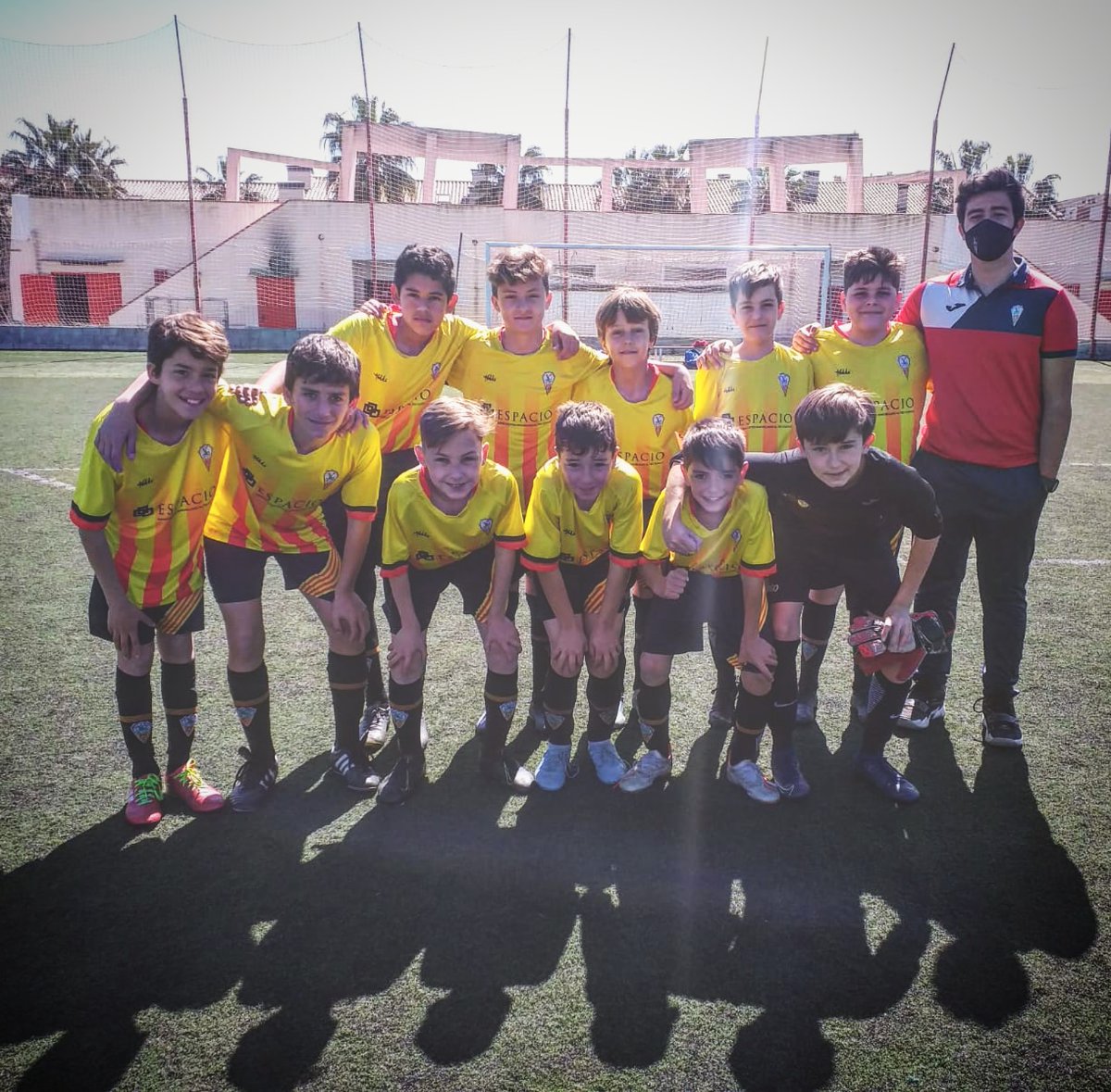 fcargentona's tweet photo. Visita de l' #aleviC 3 als amics de @UEVilassardeMar 2 i victoria sufrida dels de #Argentona partit disputat fins al final #fcargentona #somunequip #josocdelfcargentona https://t.co/z8dmgsnD5u