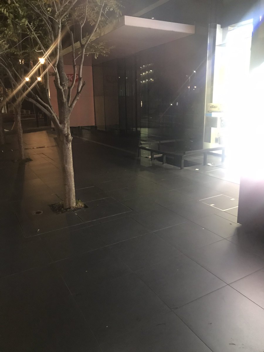 サナダヒデト V Twitter 名古屋駅近くのローソンの前です すごくすごく思い出の場所 ここでみんなで笑った事は忘れられないな