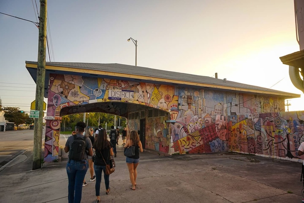 RalphyVphotos's tweet photo. Missing these photo walks #Miami #Outdoors #RalphyV #RalphyVPhotography #ShutterSpeedsEye #PhotographyLife #LifeBehindTheLens #IgersMiami #StreetPhotography #Street #Igers #Igers_fl #IgersMiami #ShootMiami #miamilurkers #PhotographyisArt #igerslilhaiti #senditto7 #sonyalpha… https://t.co/EYfoEhtmX8