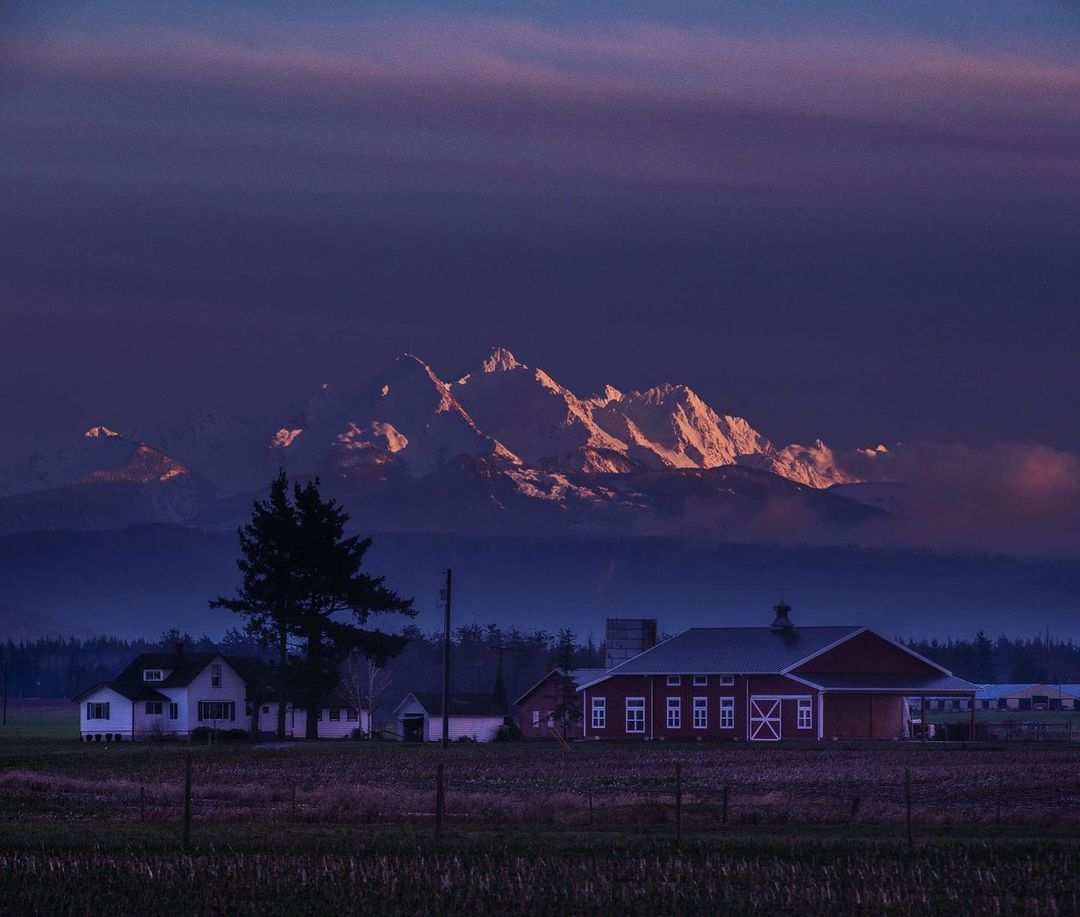 Daily Dream 🏔️
📸Segar Photography
📍Whatcom County Farmlands
#BellinghamExperience #Bellingham #Whatcom #PNW #SalishSea #MountBaker #WashingtonState #ScenicDrives #RoadTrips