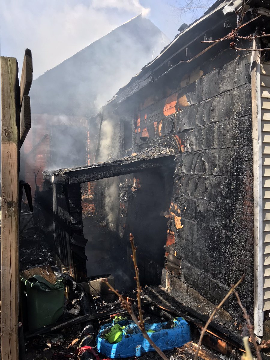 milo_dan's tweet image. Crews are working at a structure fire at 19 East 21st with exposure extension to #21. Heavy damage to 19. Crews will be on scene for some time.