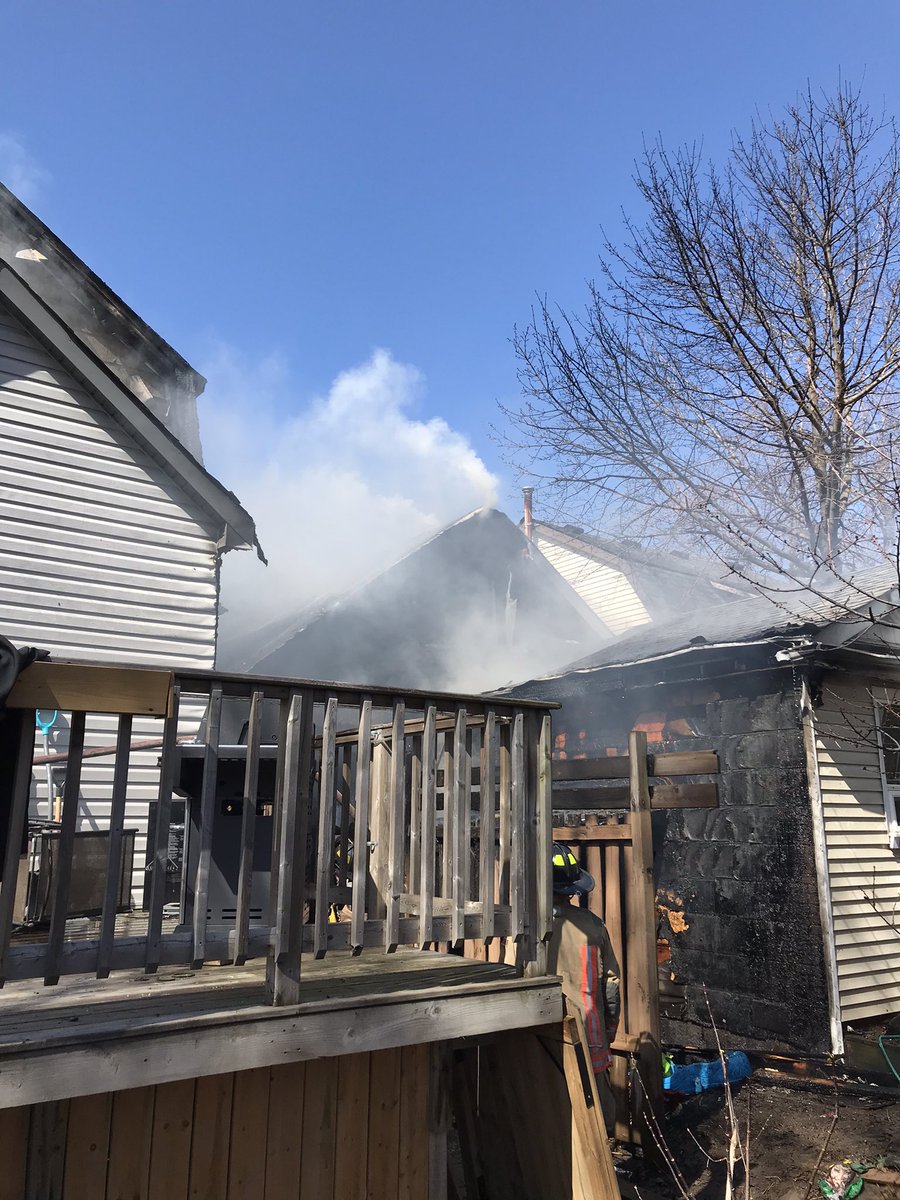milo_dan's tweet image. Crews are working at a structure fire at 19 East 21st with exposure extension to #21. Heavy damage to 19. Crews will be on scene for some time.