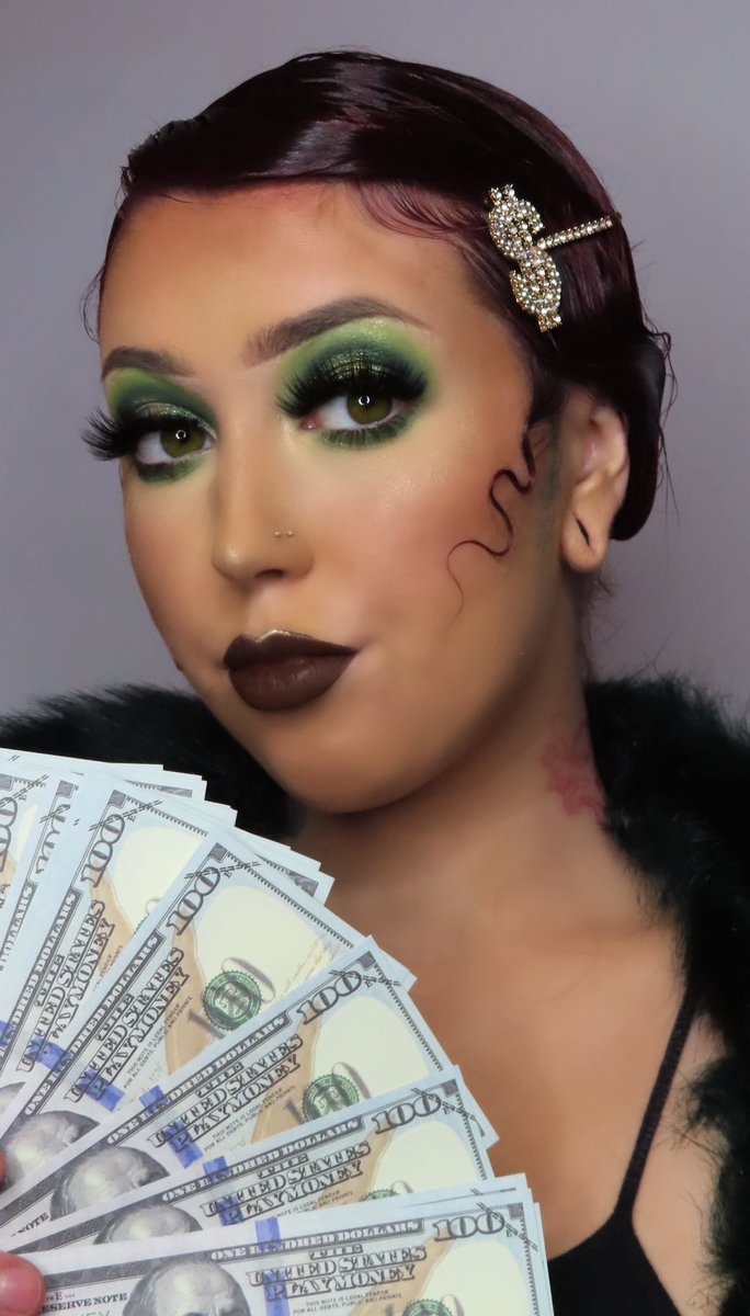 HughesCianna's tweet photo. Welcome to Jeffree Star High bitches, class is in session 🏫 🍎 

I’m so blessed to be apart of such an iconic collab and to be noticed by @JeffreeStar I’m crying in the club rn. https://t.co/iEobZFATwR