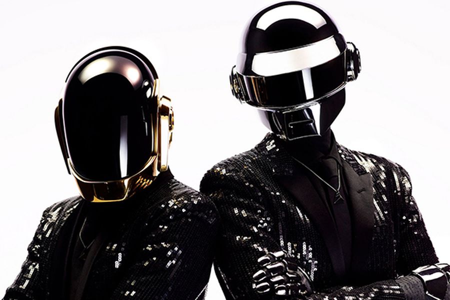 Ya han pasado unos cuantos días desde el anuncio de la separación de <a href="/DaftPunk_Music/">daftpunk_love</a> y he visto varias referencias a Roulé, el sello de Thomas Bangalter pero ninguna a Crydamoure, el de Guy-Manuel de Homem-Christo. 

Sirva este hilo como mi homenaje 👇👇