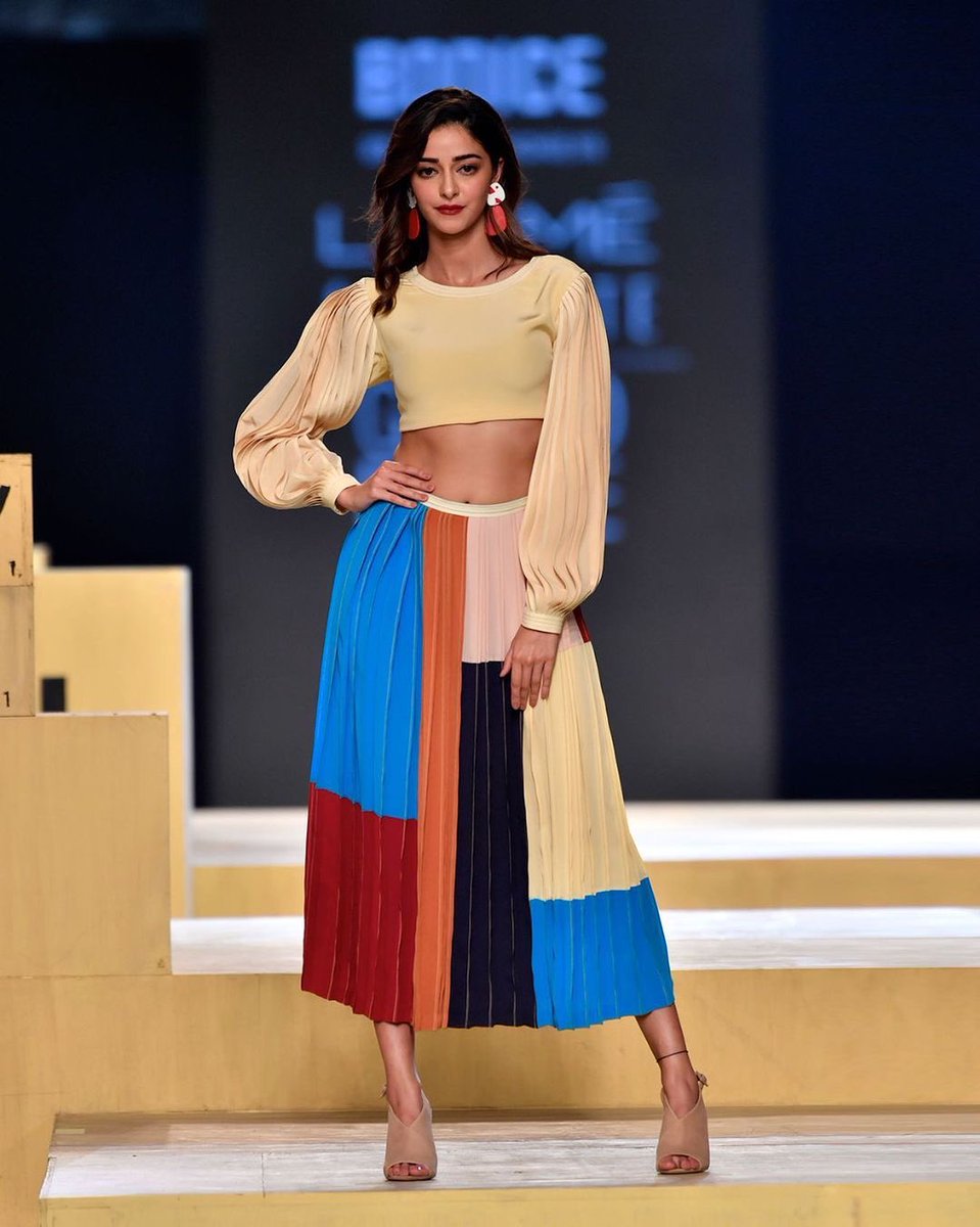 MissMalini's tweet photo. And @LakmeFashionWk x @fdciofficial comes to an end! ✨ @ananyapandayy was the showstopper for #Bodice #RuchikaSachdeva and she looked gorgeous! 😍 
#LakmeFashionWeek #LFW #5DaysOfFashion #FDCIxLFW #CelebratingIndianFashion #MMAtFDCIxLFW https://t.co/gaKLDVRB0n