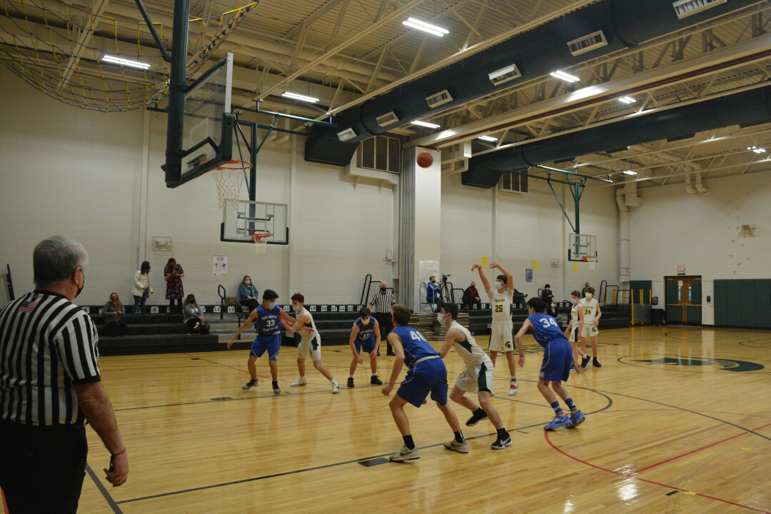 cormack_mcgee's tweet photo. Yes, more pictures from the March 1, 2021 @WeAreMcGee Boys #Basketball game vs. #EastHampton.  #WeAreMcGee #BerlinCT #BerlinCTschools #BerliPSPride #sports @B_Plona @mark_centurelli https://t.co/GhfqSFrdEh