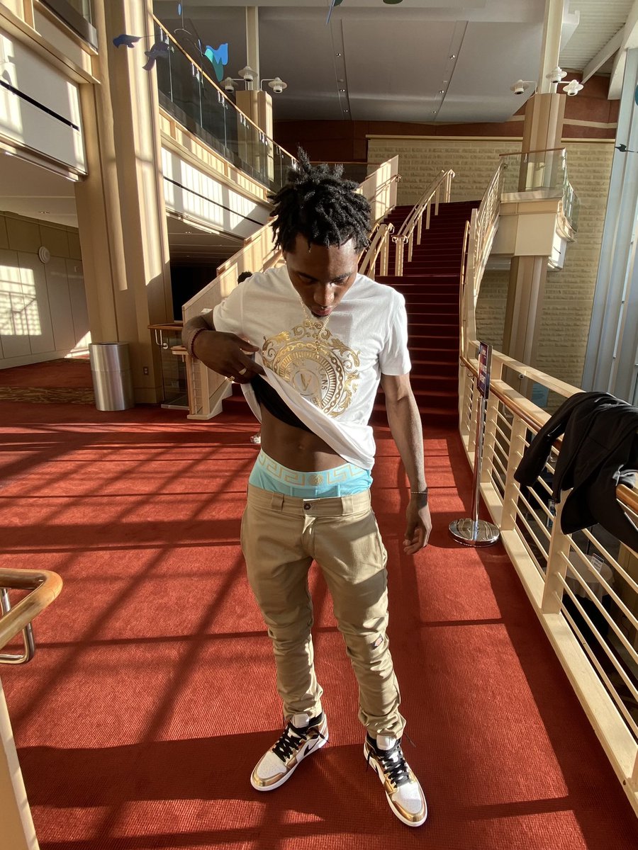 dripinati5800's tweet photo. Ween Trynna Die Young, Snake Like A Python, Chase Dese Racks Marathon 🏃🏾🩸👶🏾💎💚 https://t.co/BmPS8oQArd