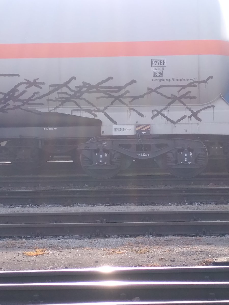 MarzingerMartin's tweet photo. Trainspotting

Ästhetik- und Form- Recherche:
Curved Lines, Bold Line, Informationsgrafik;
Weiß, Grau, Schwarz, Orange/Rot, Braun;

#Linz #viskom #typedaily #Trainspotting 

@typedailytype https://t.co/L4Qgltl0Wk