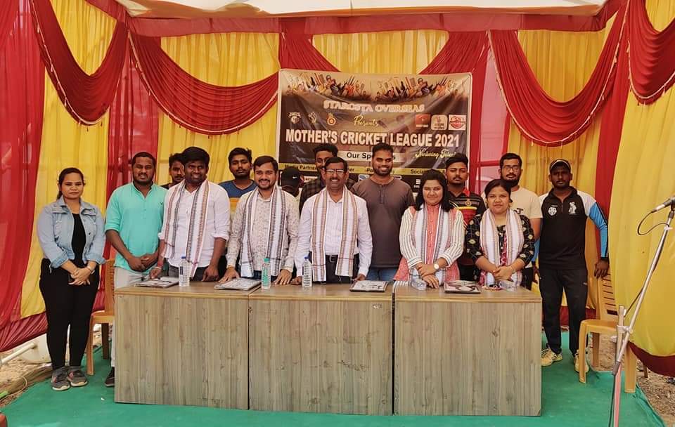 Arpita_Badajena's tweet photo. ଏକ ବିଳାସପୂର୍ଣ ଅନିଶ୍ଚିତତା ର ଖେଳ ହେଉଛି କ୍ରିକେଟ । ଆଜି ୟୁନିଟ ୧ ଠାରେ "ମଦର୍ଶ କ୍ରିକେଟ ଲିଗ ୨୦୨୧" ର ଉନ୍ମୋଚନ ଦିବସ ରେ ଅତିଥି ରୂପେ ଯୋଗଦାନ କରିବା ଅବସରରେ । ମୋର ବଡଭାଇ ଚଣ୍ଡୀପ୍ରସାଦ ଓ ମଦର୍ଶ ର ସଦସ୍ୟ ମାନଙ୍କୁ ଅନେକ ଅନେକ ଅଭିନନ୍ଦନ ! https://t.co/bQK6qkqNpS