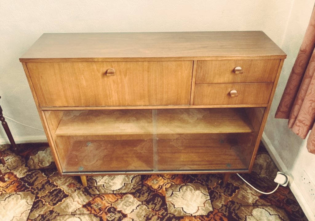 _100Countries's tweet photo. Who remembers this 1960s unit I was asked to do something with?

Well, here it is in all its glory and I'm so in love with the result! 
Cocktail anyone? 😆🍹🍸
What's the verdict? 
#Upcycleprojects #cocktailcabinets https://t.co/lLSrbMrzEi