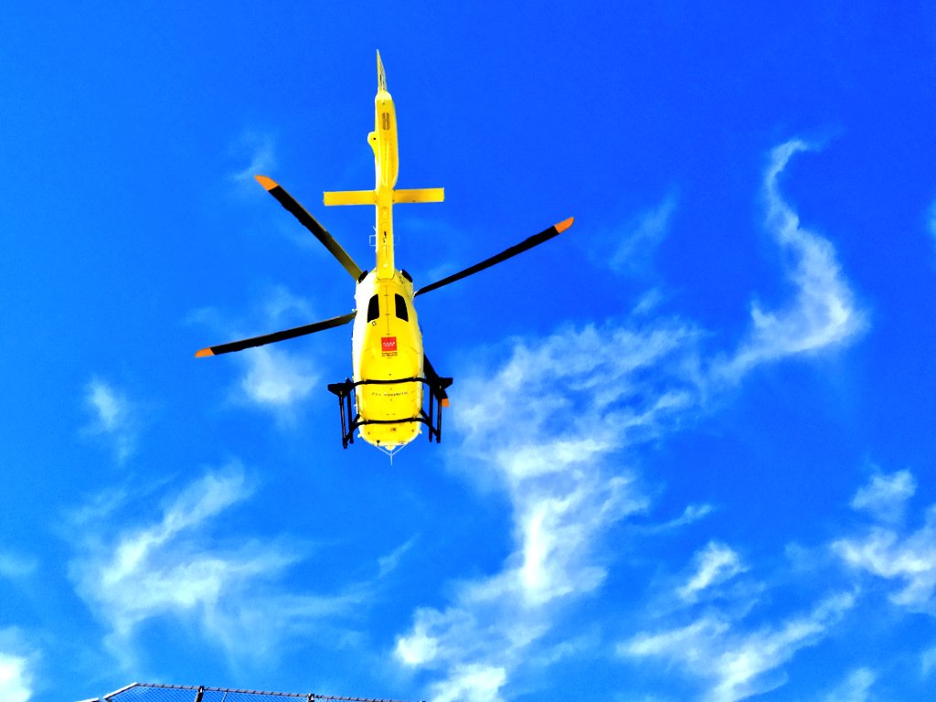 tonigutierrezz's tweet photo. Tengo un imán para el 🚁 cada vez qué vengo al @hospital12Oct aparece 🦅 #SUMMA112 #SUMMA01 @RadarSpain https://t.co/Ub0KBTBZGx