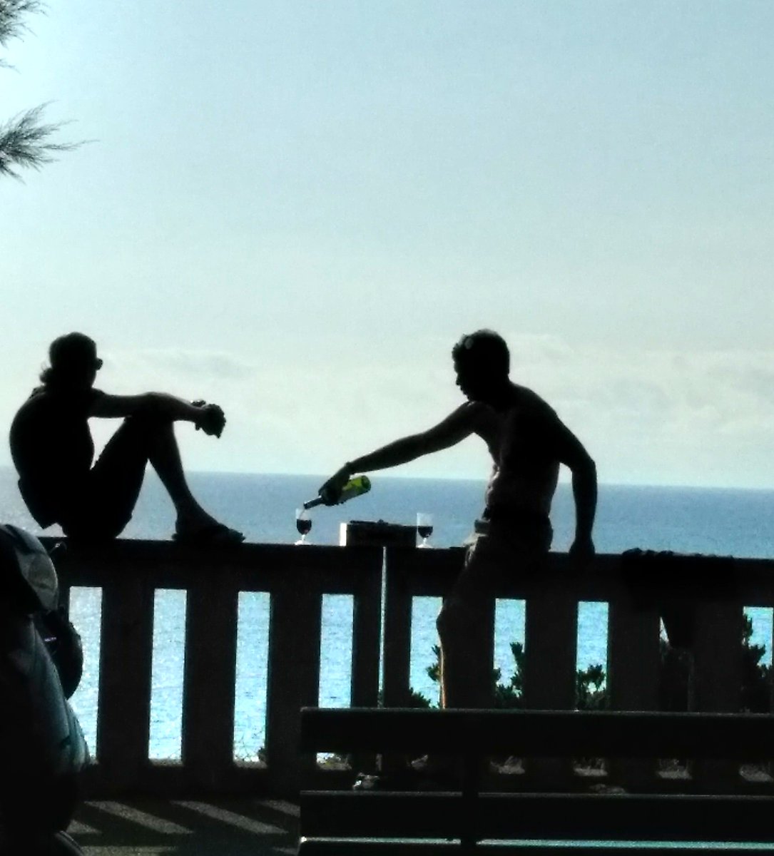 djinnnn19999's tweet image. Sinon, #côtedesbasques #Biarritz , l'apéro avant de rentrer 🤗