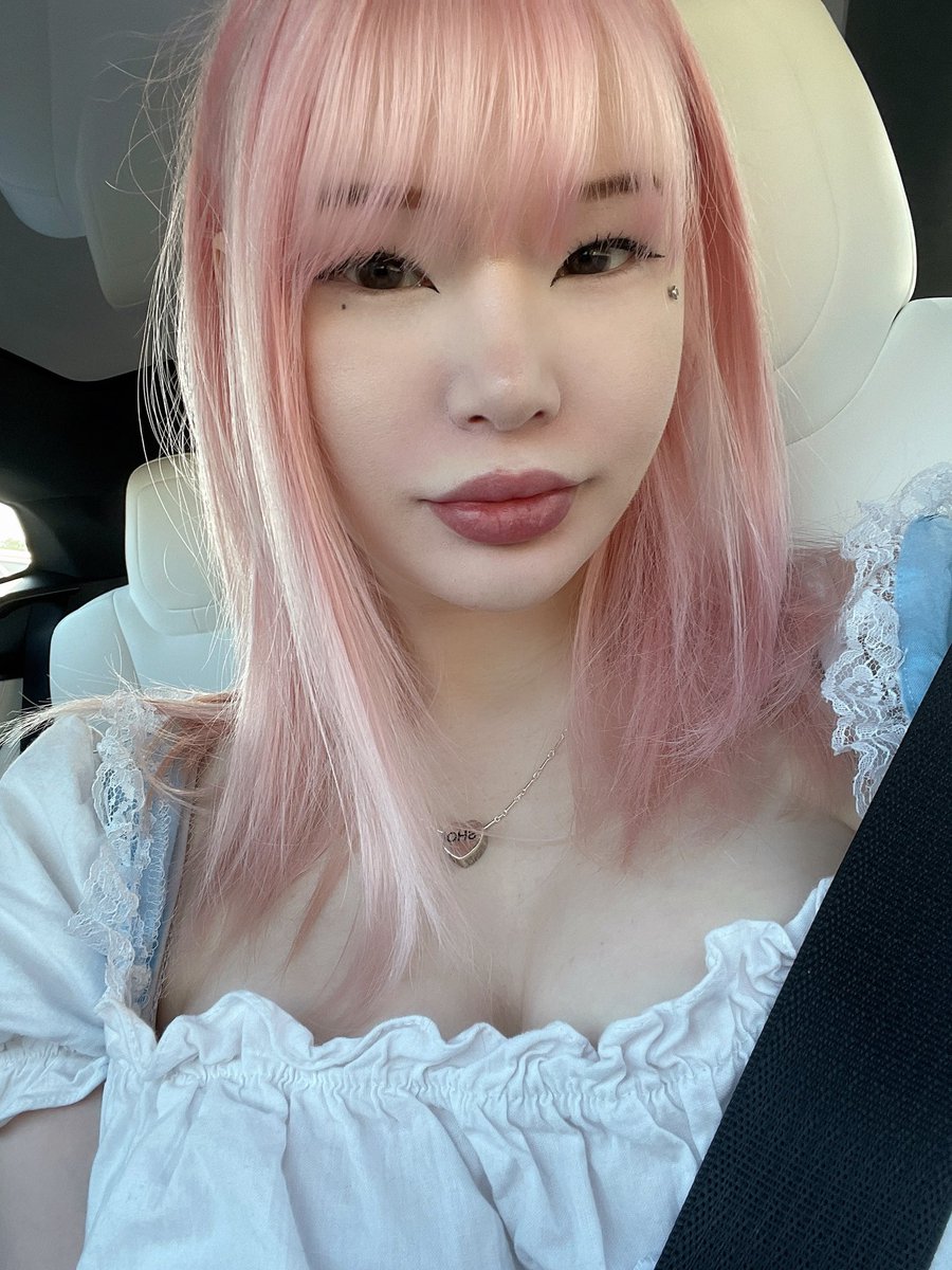 light makeup 2day.
good morning https://t.co/cpKQkvsYei