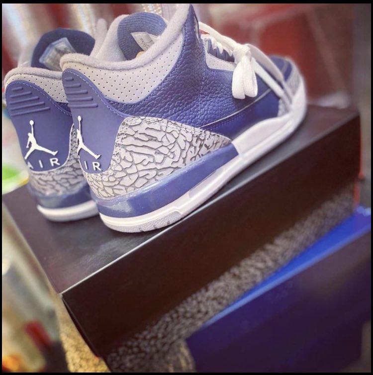 AzadiaBoyd's tweet photo. I got a size 9.5 and size 10 https://t.co/1aI6A7L8Na