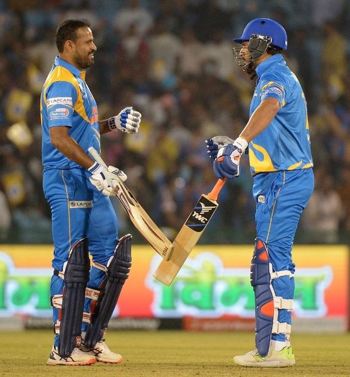 ssehgal8586's tweet photo. India Legends Wins #RoadSafetyWorldSeries Final 💙
Well played Sri Lanka Legends throughout the tournament.
Congratulations India Legends🥺💙
#INDLvSLL
#RSWSFinal
#IndiaLegends
#YuvrajSingh
#yusufpathan
Best movements which we r missing from last few years ❤❤🥳📷📷📷 https://t.co/XnQWBR9802