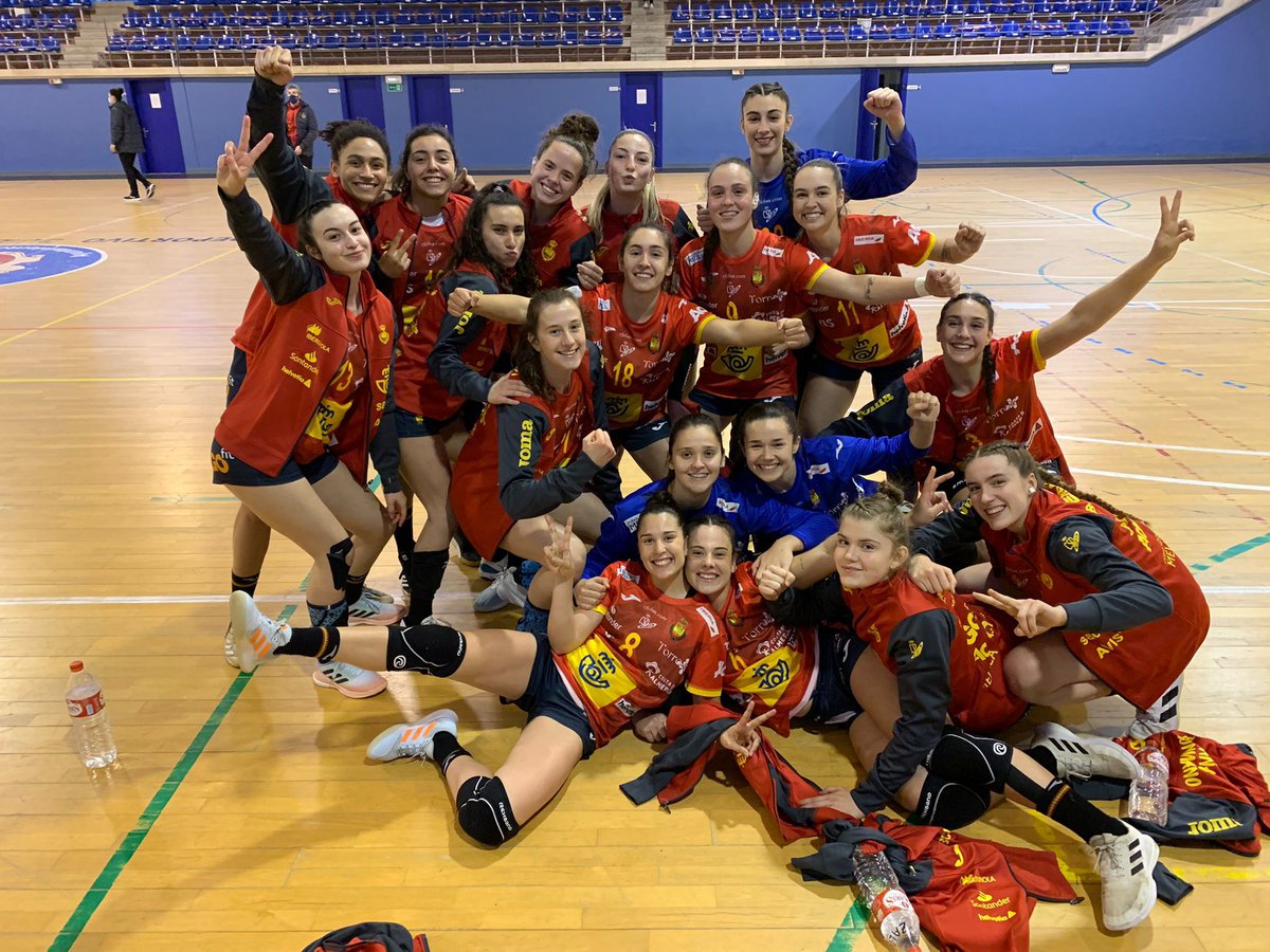 ElenaRS12's tweet photo. Vuelta a la realidad #GuerrerasJunior ❤️💪🏼 https://t.co/WQH31ri7yN