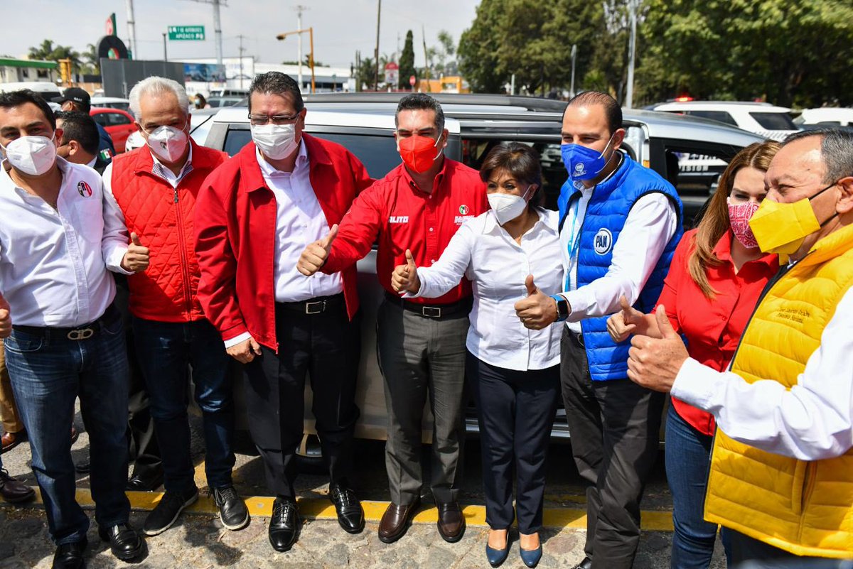 alitomorenoc's tweet photo. Hoy vine a #Tlaxcala acompañado por la Secretaria General de nuestro Partido @caroviggiano y los dirigentes de @AccionNacional y @PRDMexico. 

Estamos aquí para respaldar a @AnabelAvalosTlx en su toma de protesta como candidata a Gobernadora. ¡Vamos con todo! ¡#UnidosPorTlaxcala! https://t.co/XciosRmijw