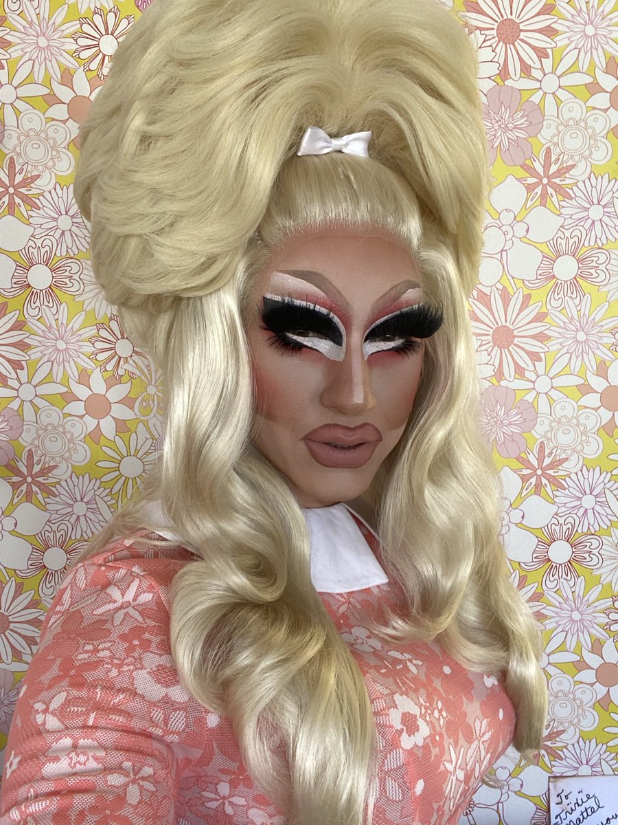 trixiemattel's tweet photo. gm children- if you draw a line down your nose and believe it’s a nose, then it’s a nose. https://t.co/Y9mKJRTZXg