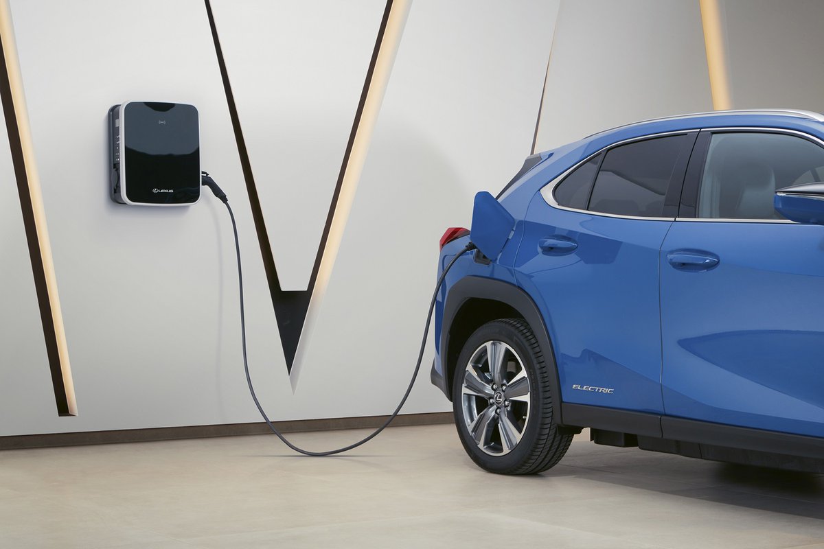 PeruTuning's tweet image. Todo en el #UX300e gira en torno a la tecnología más innovadora, y para conseguir una conducción agradable y sin preocupaciones en su primer vehículo totalmente #eléctrico

👉 zcu.io/FKYo