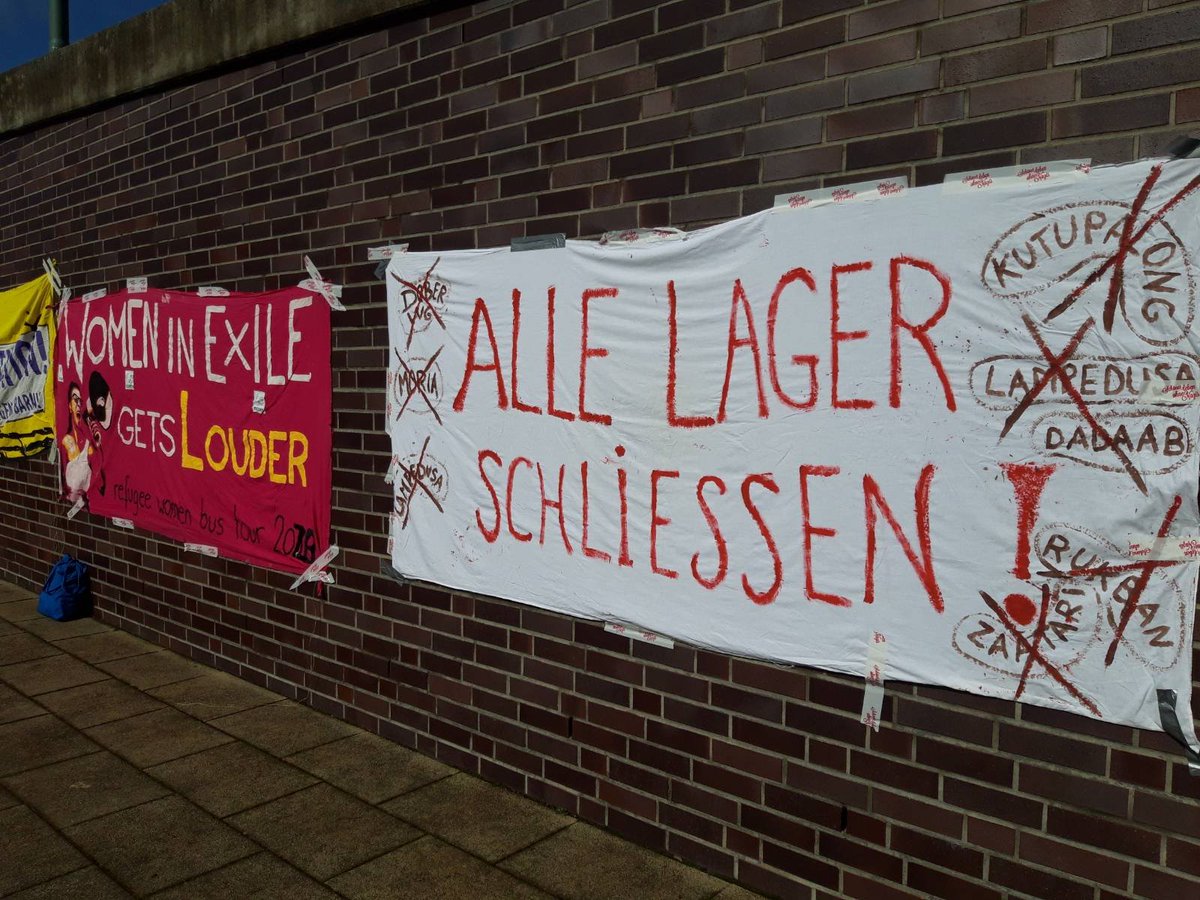 inforiot's tweet photo. Rund 200 Personen bei antirassistischer Kundgebung heute in #Eberswalde zum Gedenken an den kürzlich gestorbenen Salah und gegen das menschenunwürdige Asylsystem in Deutschland. #wirhabenPlatz #Lagerabschaffen #Barnimfüralle #NoRacism 
@women_in_exile 

https://t.co/Y0RC4HtdTt https://t.co/lhGgUctYK0