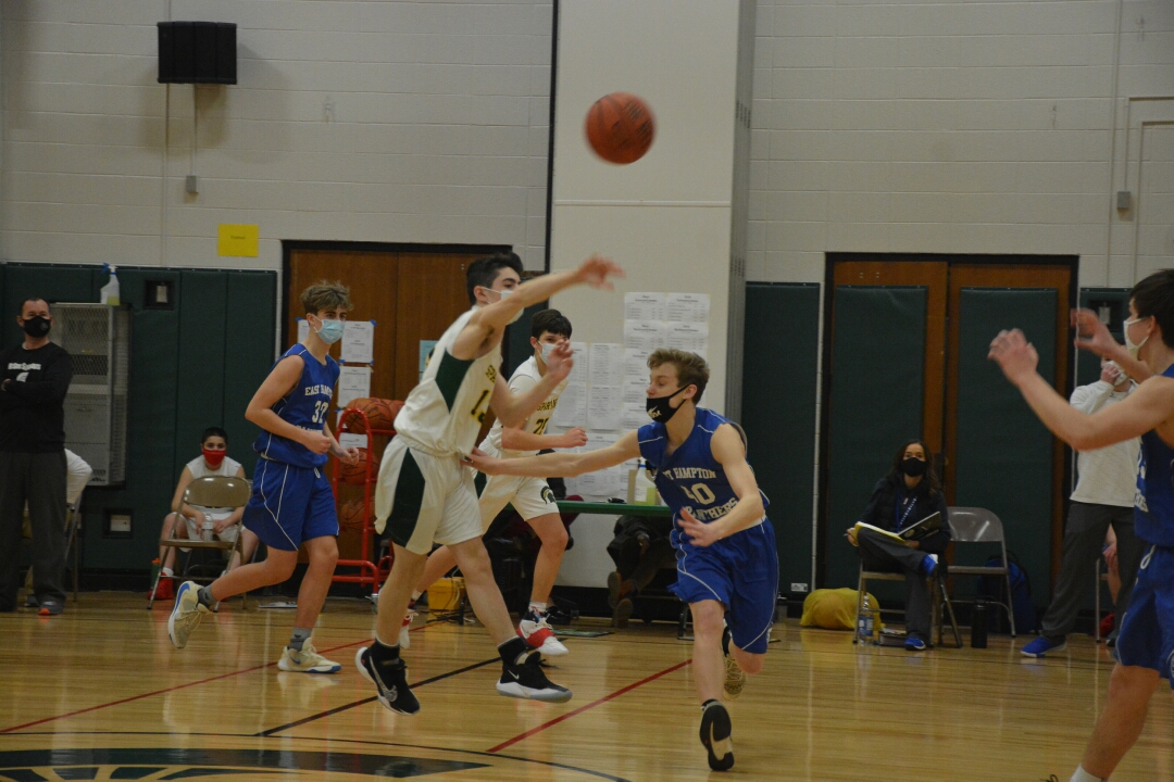 cormack_mcgee's tweet photo. And more images from the March 1, 2021 @WeAreMcGee Boys #Basketball game vs. #EastHampton.  #WeAreMcGee #BerlinCT #BerlinCTschools #BerlinPSPride #sports @B_Plona @mark_centurelli https://t.co/swZ8MN31j3