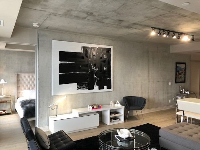 NEXT_REC's tweet photo. Check out this home! The Harlowe, by Lamb Development Corporation, offers beautiful, soaring 9-foot ceilings, in this 2 bedroom with a balcony. Brand new and never lived-in. Approximately 1,139 square feet. Loft-style. The quality .. https://t.co/XHiAnbr7to https://t.co/l9xEAna5ve