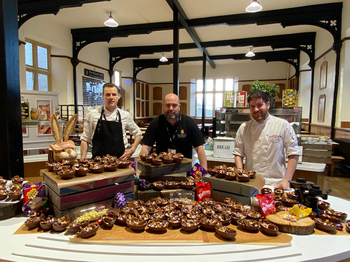 A little treat for the boarders <a href="/QueensTaunton/">Queen's College</a>. Cheesecake filled Easter eggs. Happy Easter everyone!!! #Easter #eastertreats