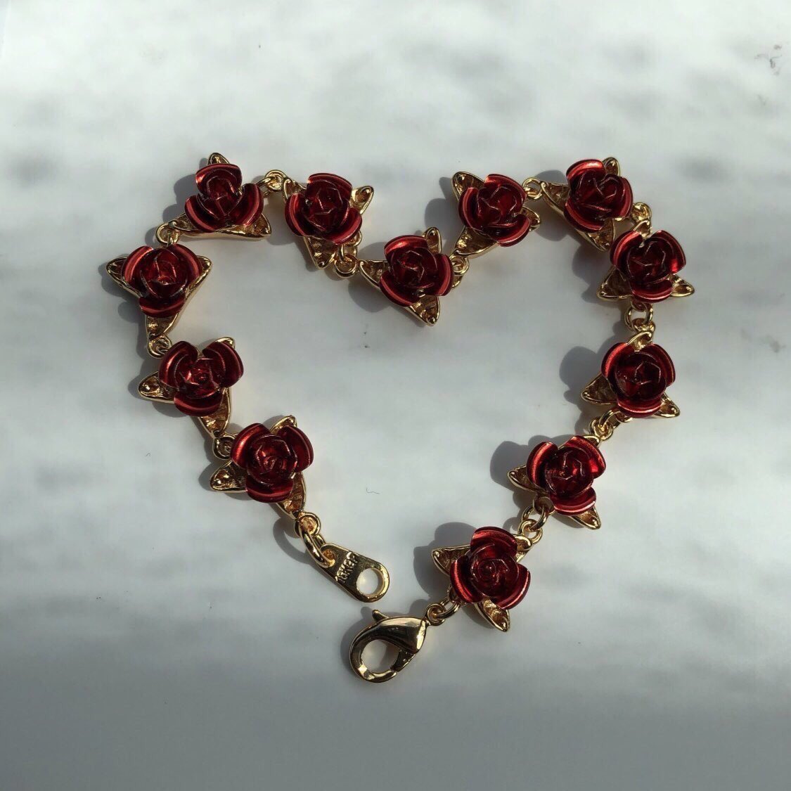 lovelyparisoff's tweet photo. CONCOURS✨

3 bijoux au choix sur toute notre boutique à gagner, il y aura donc 3 gagnants !

🔁 RT ce tweet
✅ Être abonné à @lovelyparisoff

Tirage au sort le 27/03✨ https://t.co/Oe8OLqaP7J