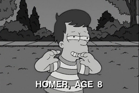 Homer: 8 años. Haciendo una apuesta consigo mismo, consigue meterse dieciséis lápices de cera por la nariz de una sentada. Uno se le quedará dentro para siempre. El mismo año, el documentalista Declan Desmond graba su primera parte del especial "Growing up Springfield".