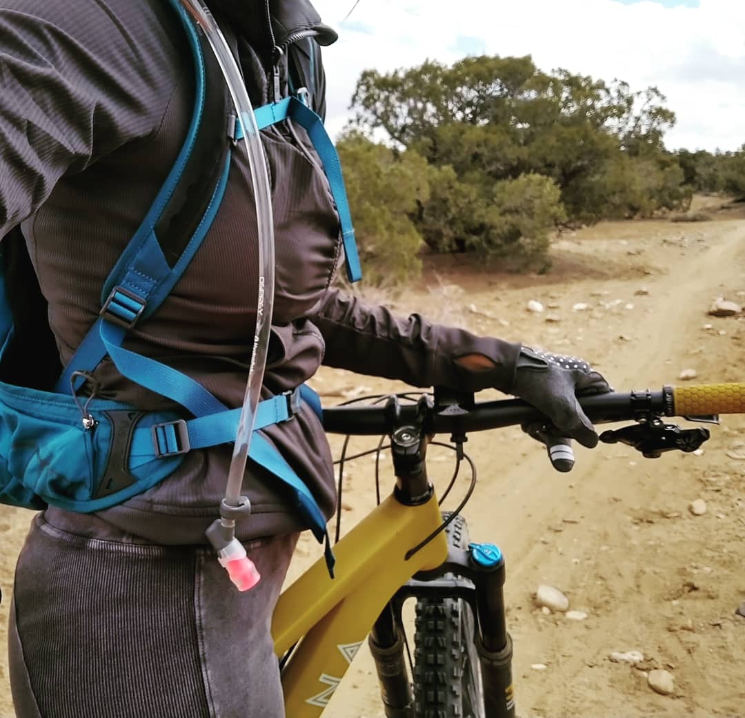 GingerTRex's tweet photo. "...it's like riding a bike." No, it's like starting all over again, slower with a little pain every spring.

#likeridingabike #justlikeridingabike #santacruztallboy #santacruzbikes #julianajoplin #mtb #mtbgirl #mtblove #actorslife https://t.co/8eggf9NHQk