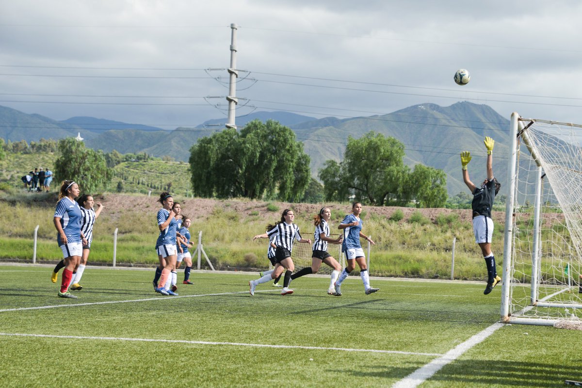 UlpianoSuarez's tweet photo. Disfrutamos la final de la Copa #MujeresLíderes de @ciudaddemendoza y @UNCUYO. Felicitaciones al equipo ganador @GimnasiaMendoza y todas las jugadoras que participaron👏🏽🏆
Debemos continuar trabajando en acciones que generen igualdad en la participación de la mujer en deportes. https://t.co/ajGbrZ38RC