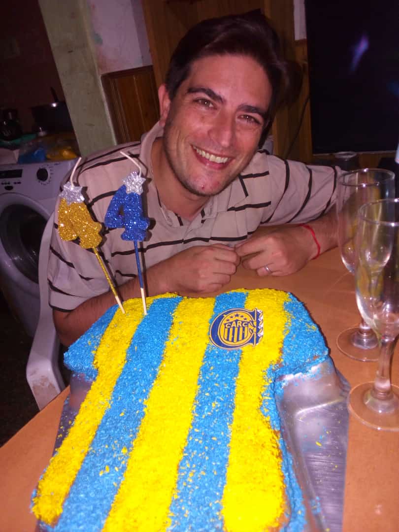 ArielCanaya's tweet photo. #HoyjuegaCentral y festejo mi cumpleaños así...

@CARCoficial #Central https://t.co/zRU80ZcM4e