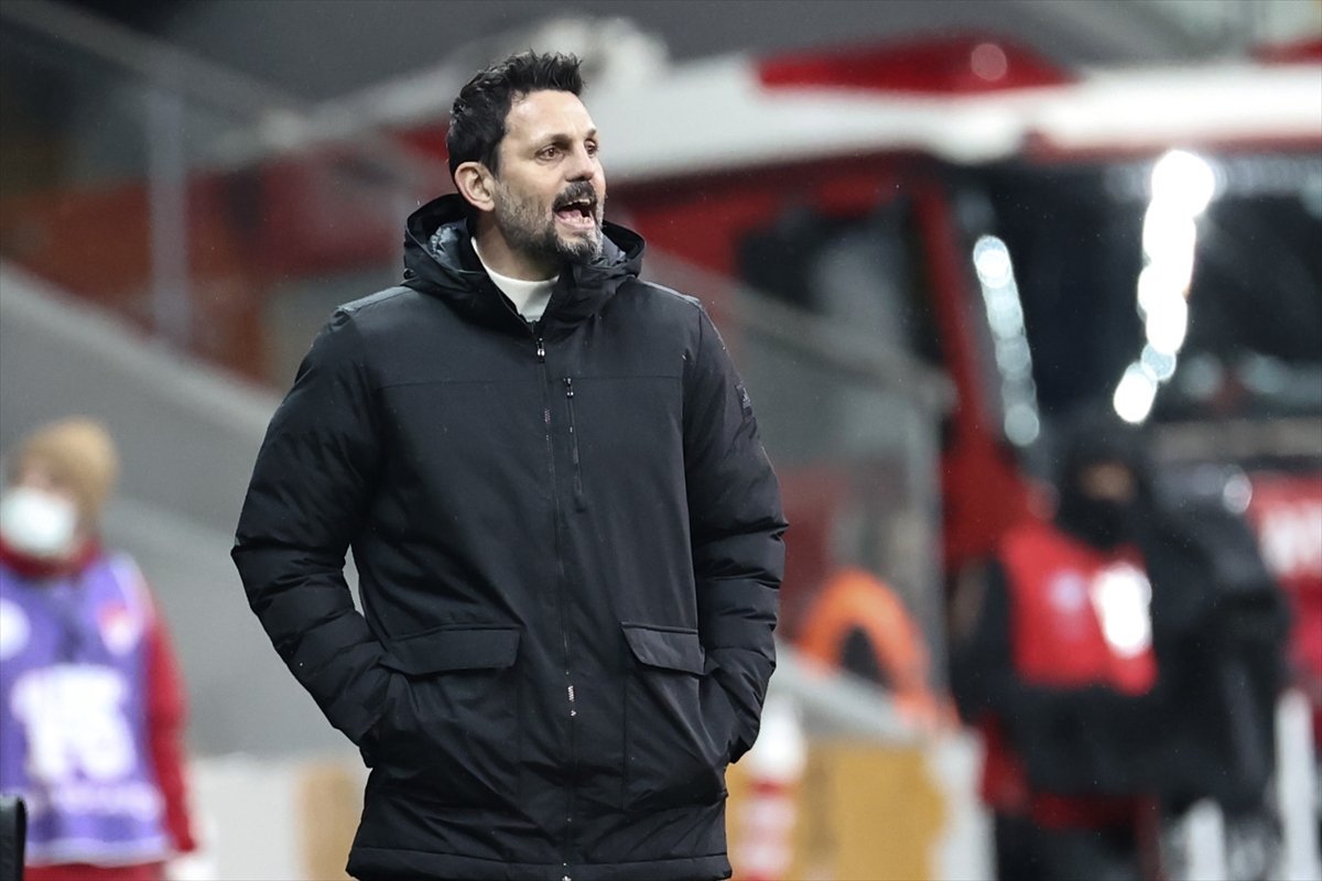 Beşiktaş gibi bir deplasmandan beraberlik almayı başarabilen Erol Bulut, sezon sonuna kadar Fenerbahçe'nin başında kalmayı garantiledi. #BJKvFB
