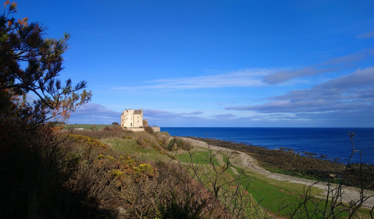 WorthingtonD's tweet photo. Ballone Castle today, looking out across the Moray Firth from the Tarbat peninsula. It passed between the Dunbars of Tarbat and Munros of Meikle Tarrel before Sir Rorie MacKenzie of Coigach acquired it in 1623. The MacKenzies made substantial additions to it in subsequent years. https://t.co/JsDWfk85jo