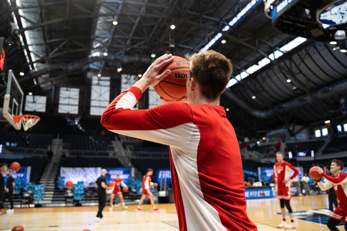BadgerMBB's tweet photo. 7. Getting warmed up at Hinkle 🔥
#FieldOf32 » #MarchMadness https://t.co/HULi4RiTOB