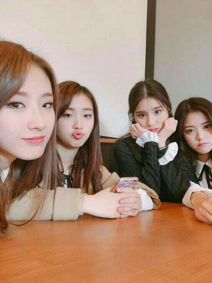 170302 #YEOJIN #여진 with #HASEUL #HEEJIN and #HYUNJIN