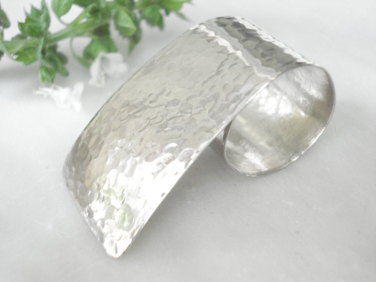 AnnaRecycle's tweet photo. Thanks for the kind words! ★★★★★ "Love love love this ring🙏🥰♥️♥️♥️" Jane B. https://t.co/J8uXvwnAeM #etsy #silver #yes #no #women #minimalist #adjustablering #contemporaryring #metalworkring #twofingerring https://t.co/9yJ2JUoHem