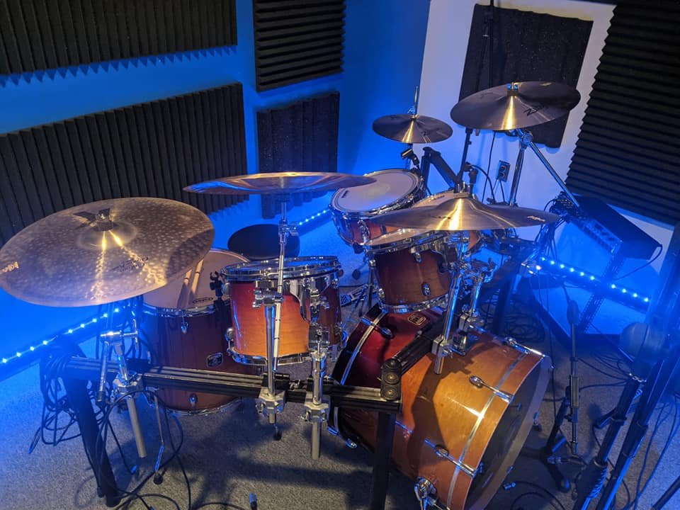 HypernovaBalt's tweet image. Shiny smashy parts attached to the drum-stalk-things!  We are going to start doing HQ produced multi camera drum videos in the studio (not live stream, but HQ stuff) of covers/originals - if you are interested drop us a message!
#Music #Baltimore #Maryland #Genre #Artist  #drums