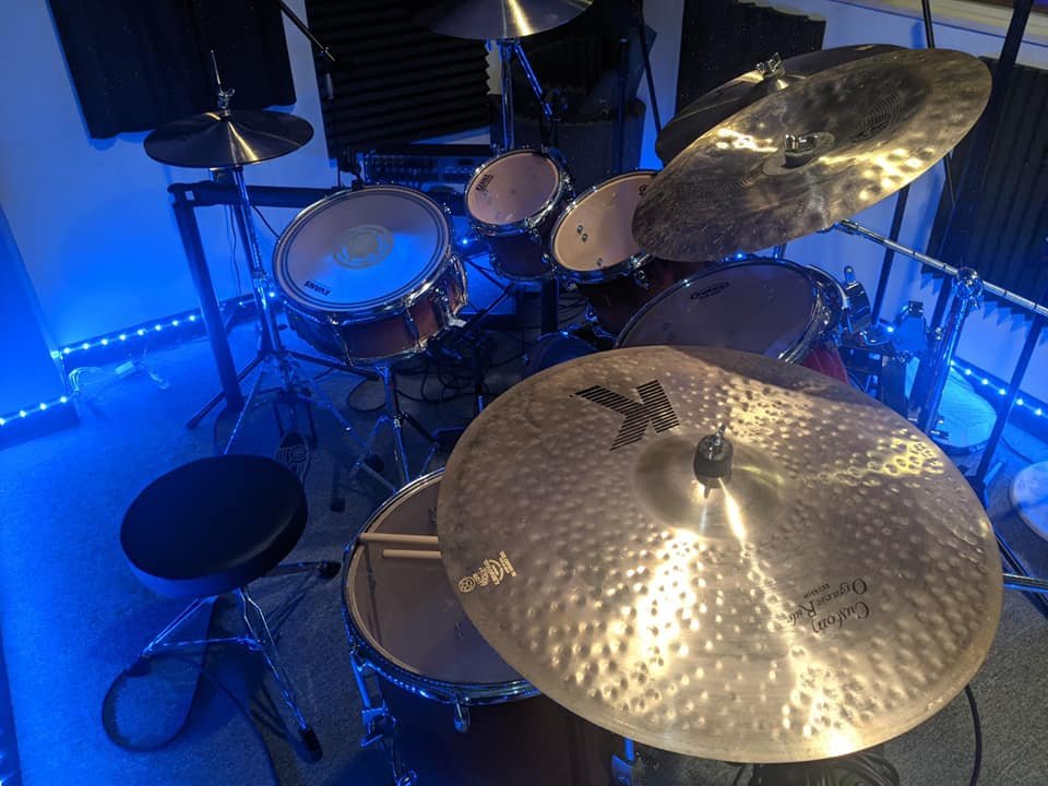 HypernovaBalt's tweet image. Shiny smashy parts attached to the drum-stalk-things!  We are going to start doing HQ produced multi camera drum videos in the studio (not live stream, but HQ stuff) of covers/originals - if you are interested drop us a message!
#Music #Baltimore #Maryland #Genre #Artist  #drums