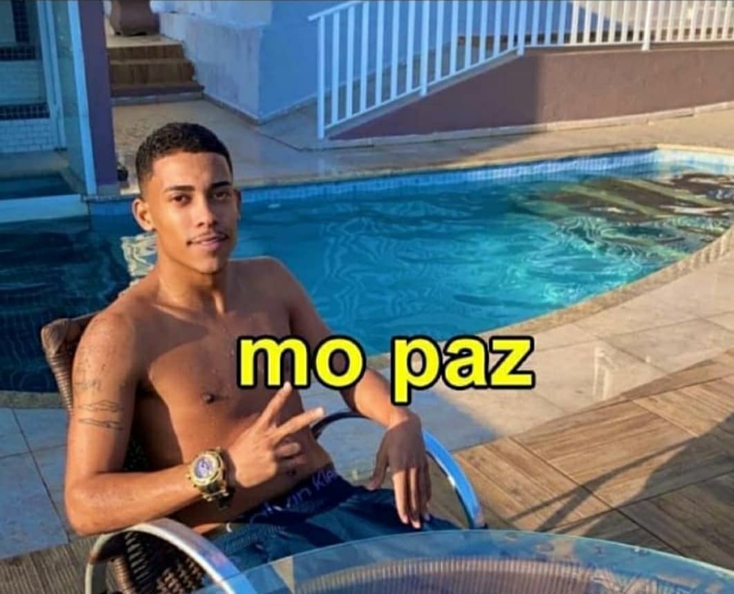 majeronimoo's tweet photo. O tio das meninas antes do Nilson aparecer por lá https://t.co/D2ne0GHp5z