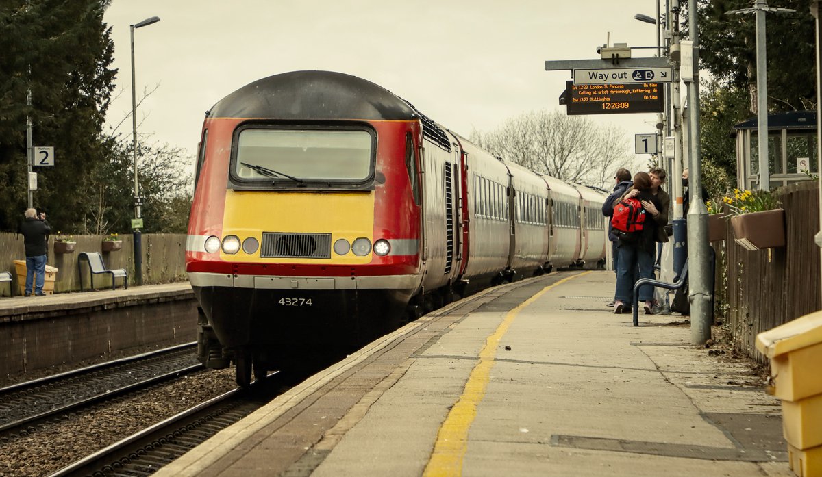 alanlmsca's tweet image. Parting is such sweat sorrow...
@EastMidRailway HST arrives at Long Eaton with the 1C43/10:50 Leeds to London service on 21/3/21 #YesEMR #HST #InterCity125