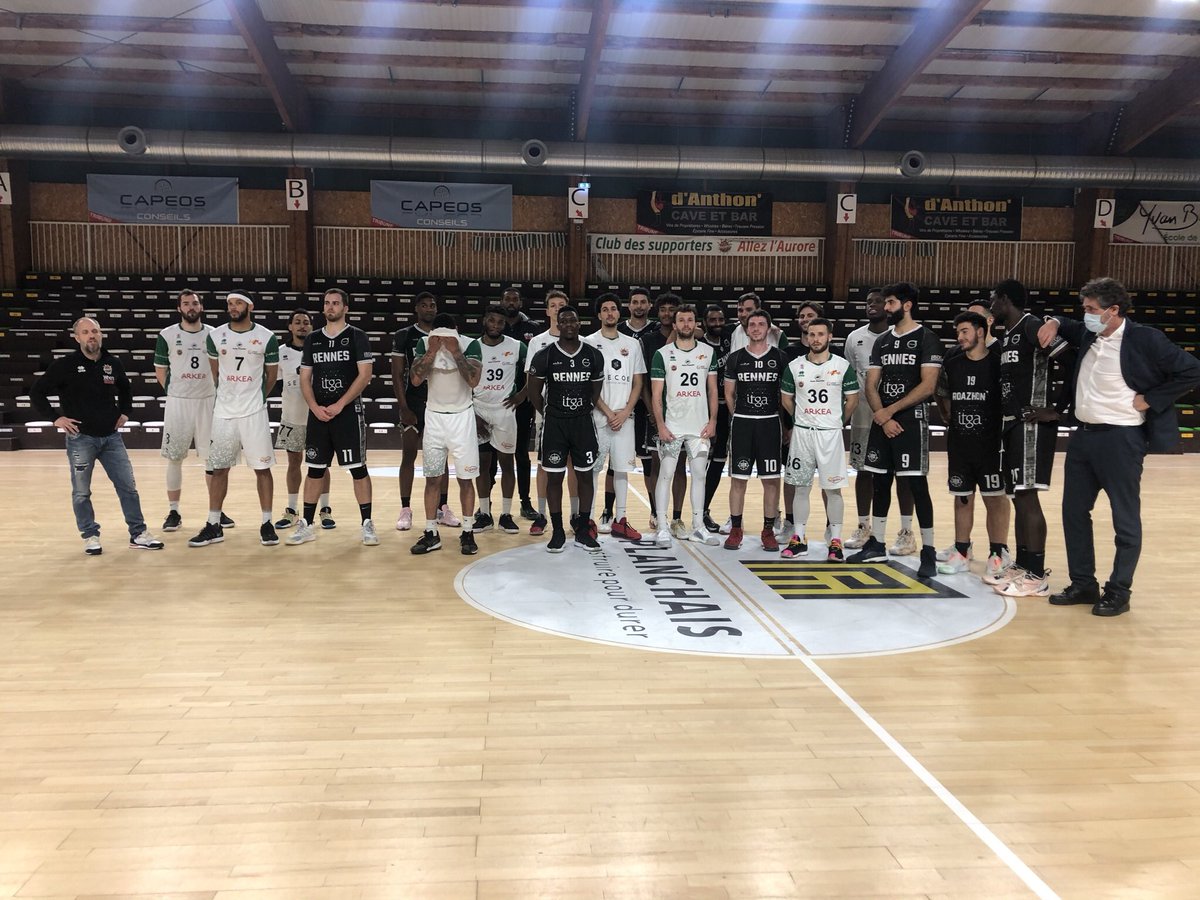 ✊✊🏻✊🏼✊🏽✊🏾✊🏿
En cette journée internationale de lutte contre le racisme nous tenions à faire passer un message avec nos voisins de <a href="/BasketAurore/">Aurore Vitré Basket</a> et le Comité Départemental Basketball-Ille et Vilaine ! 
#OnEst1

👉m.youtube.com/watch?v=Ez7ufG…