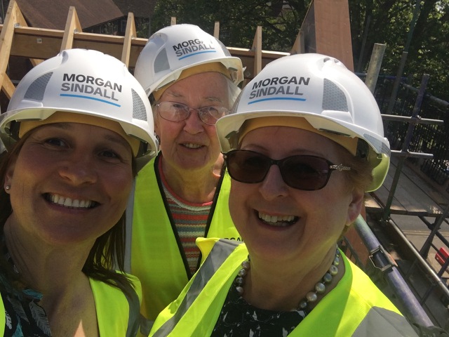 LookStAlbans's tweet image. #MotivationMonday Some of the #community who enjoyed seeing &amp;amp; learning about construction of Oak Tree Gardens #codesigned with the community taking shape. 10 new homes in the heart of our city centre. #StAlbans