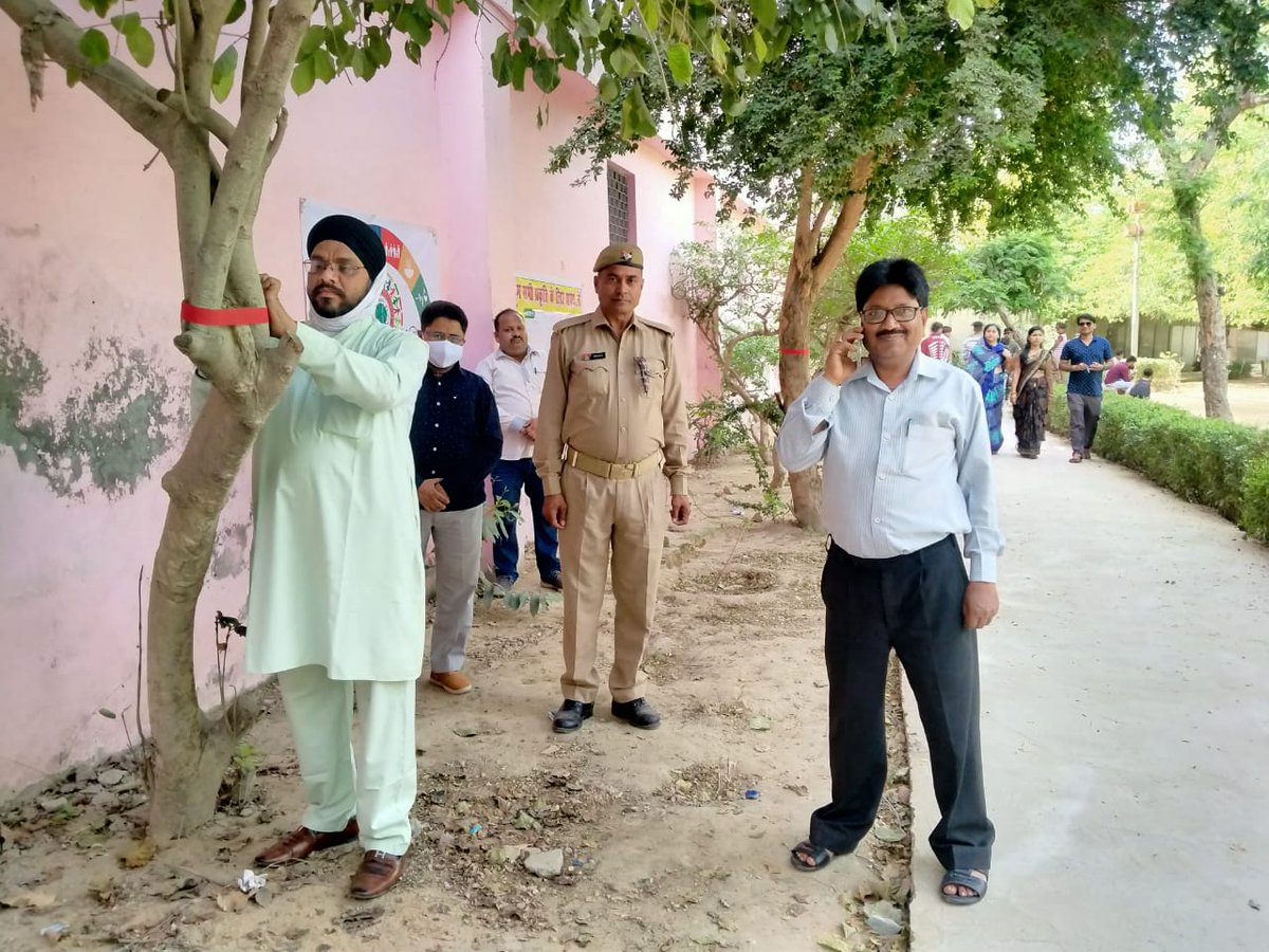 prabhatmisra's tweet photo. Jan Aadhar Kalyan Samiti of District #Firozabad (#UttarPradesh, #India) organised @RedTapeMovement to celebrate #InternationalDayofForests 🌳 Religious heads of all religions participated and taken #OathToSave #forests & #biodiversity. https://t.co/tBwi3Z0ijT