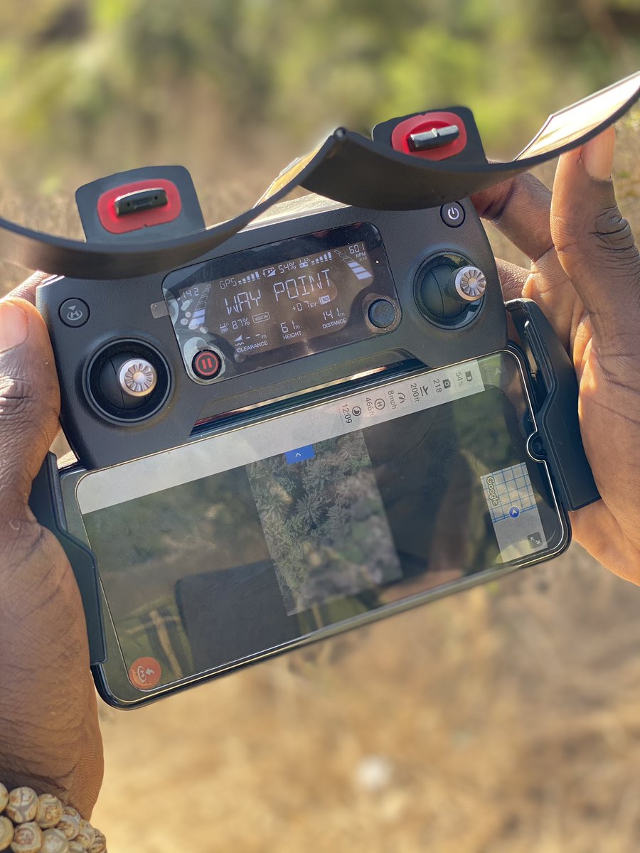 Plus proche des communautés locales. Dans le village de #Paragogo les cours d’eaux pollués. Raison: exploitation minière de la bauxite. Déforestation des têtes de sources accélère la disparition des cours d’eaux. Regard sur l’exploitation des mines en Guinée <a href="/GouvGN/">Gouvernement GN</a> <a href="/TinoNabib/">TOUPANE Tino Raphaël</a>
