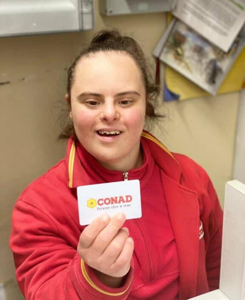 MassimoSertori_'s tweet image. Nella giornata mondiale delle persone con sindrome di #Down voglio fare i complimenti a Jessica che oggi ha firmato il contratto a tempo indeterminato in una rinomata catena di supermercati. Oltre ogni #pregiudizio.Perché la #diversità è un valore aggiunto💪🏻
#WorldDownSyndromeDay