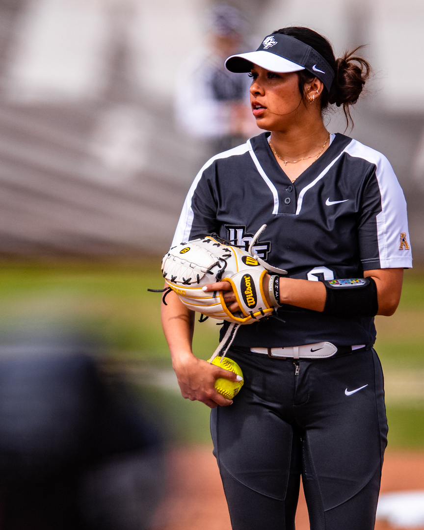 UCF_Softball's tweet photo. South Carolina threatening here in the fourth. In comes Gianna Mancha. #ChargeOn 

UCF 3
S.C. 2 https://t.co/TwezVVcqWX